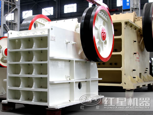 69顎式破碎機(jī)圖